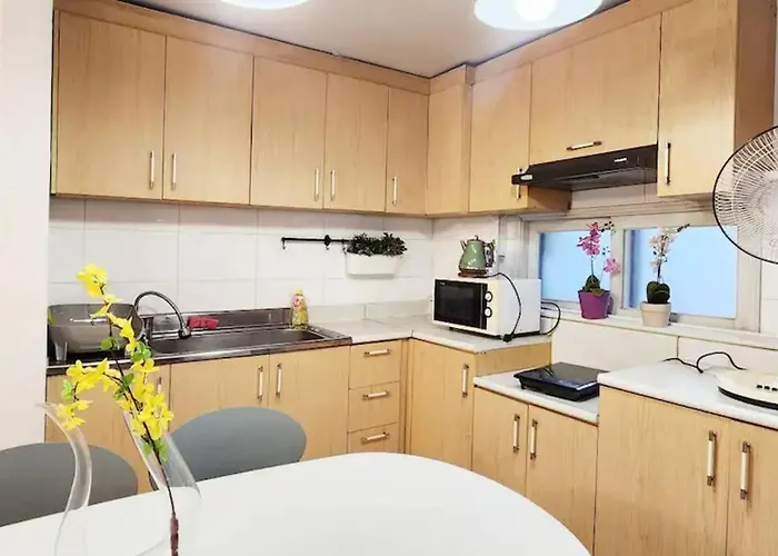 B-4 넓은 공간,white Linen House,3br,홍대 연드럴 파크,2층 B4
