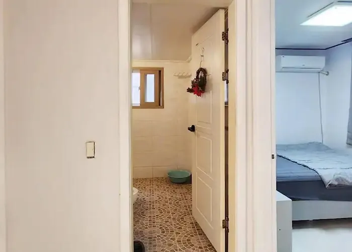 B-4 넓은 공간,white Linen House,3br,홍대 연드럴 파크,2층 B4 *
