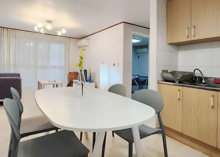 B-4 넓은 공간,white Linen House,3br,홍대 연드럴 파크,2층 B4 アパート ソウル特別市